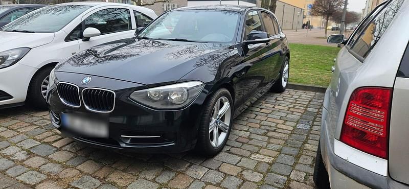 Gebraucht BMW 120 184 PS (135 kW) 2011 Schwarz Kleinwagen