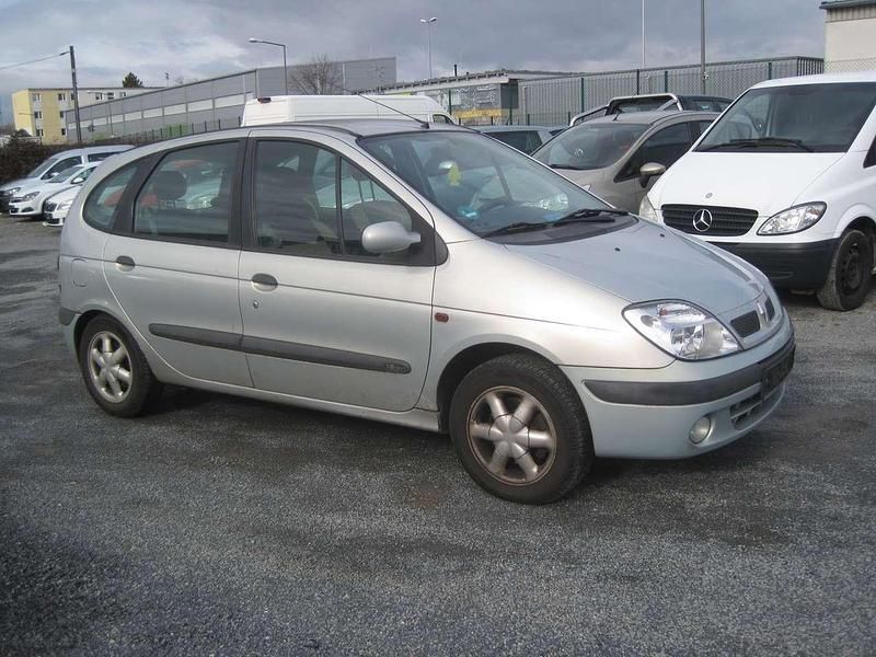 Gebraucht Renault Scénic 107 PS (78 kW) 1999 Silber Van / Kleinbus