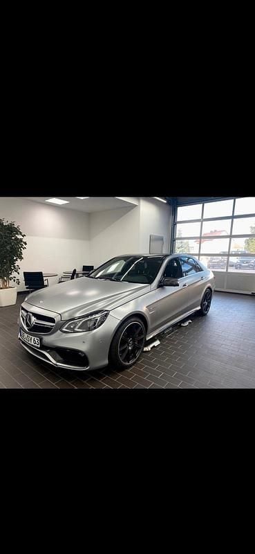 Silber Gebraucht 2015 Mercedes E63S AMG AMG Limousine | 45.000 € - Bild 1/4