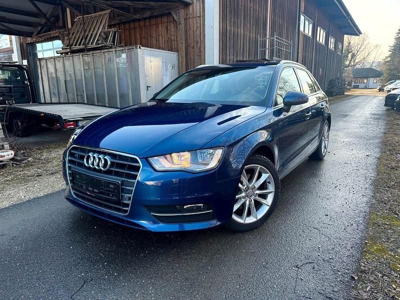 Blau Gebraucht 2013 Audi A3 Ambiente Limousine | 8.950 € (Guter Preis) - Bild 1/4