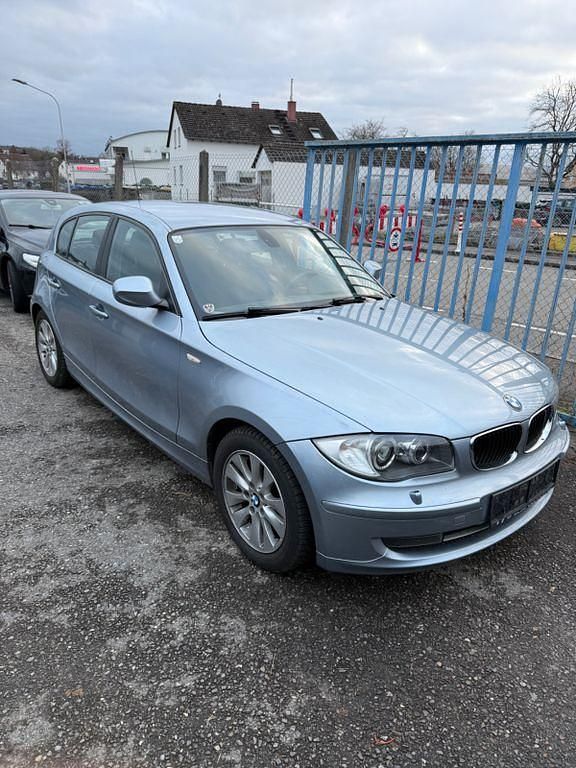 Blau Gebraucht 2010 BMW 118 Advantage Kleinwagen | 3.350 € (Superpreis) - Bild 1/4
