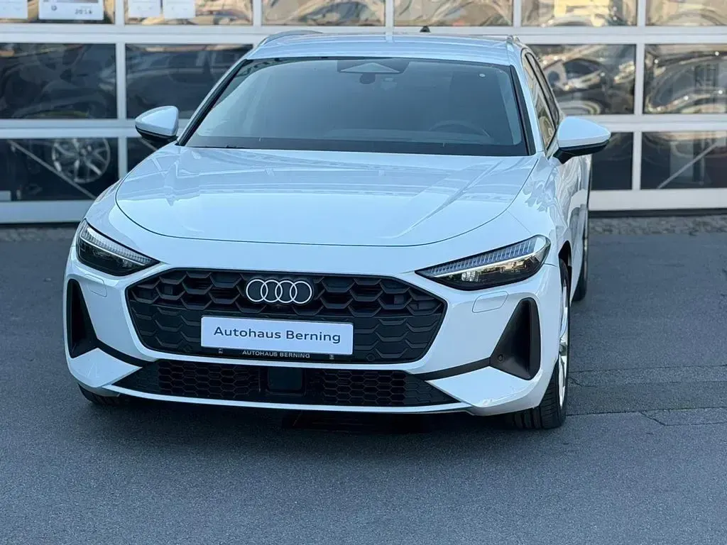 Gebraucht Audi A5 Sport 204 PS (150 kW) 2025 Gletscherweiß metallic Kombi