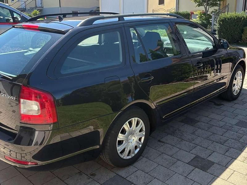 Gebraucht 2011 Skoda Octavia Classic Limousine | 6.900 € - Bild 1/4