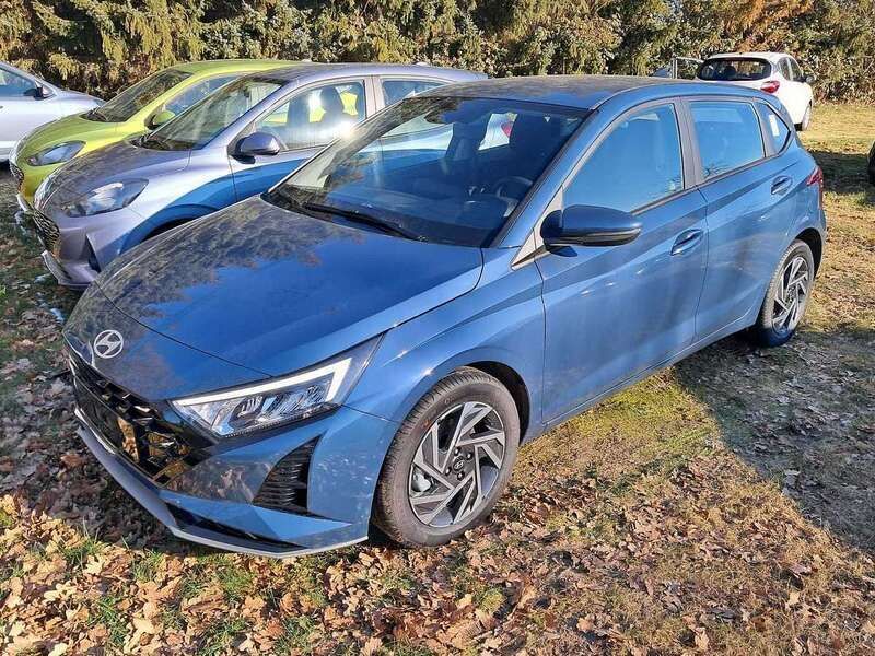 Vibrant blue Neu 2025 Hyundai i20 Trend Limousine | 23.490 € (Etwas zu teuer) - Bild 1/4