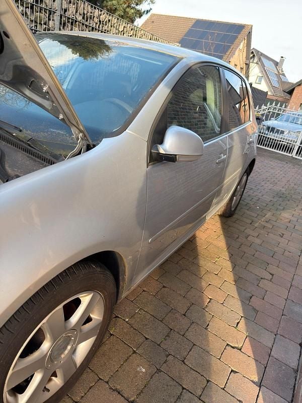 Gebraucht VW Golf V 105 PS (77 kW) 2005 Silber Kleinwagen