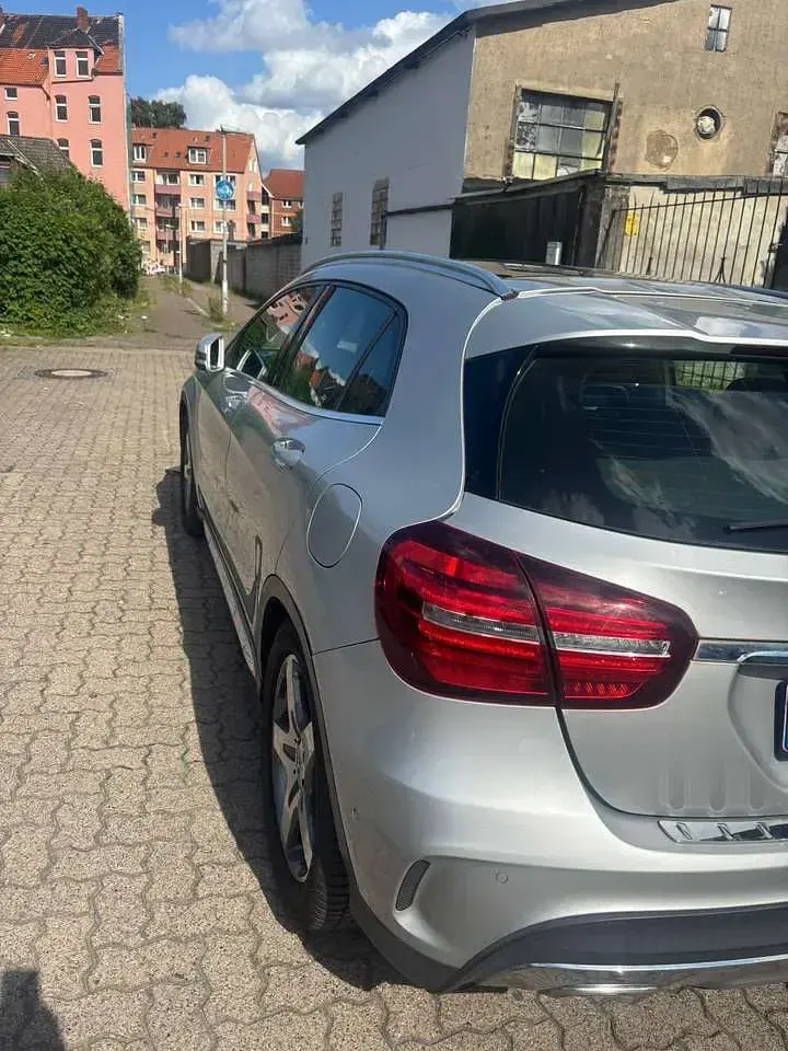 Gebraucht Mercedes GLA220 AMG line 177 PS (130 kW) 2017 Silber SUV