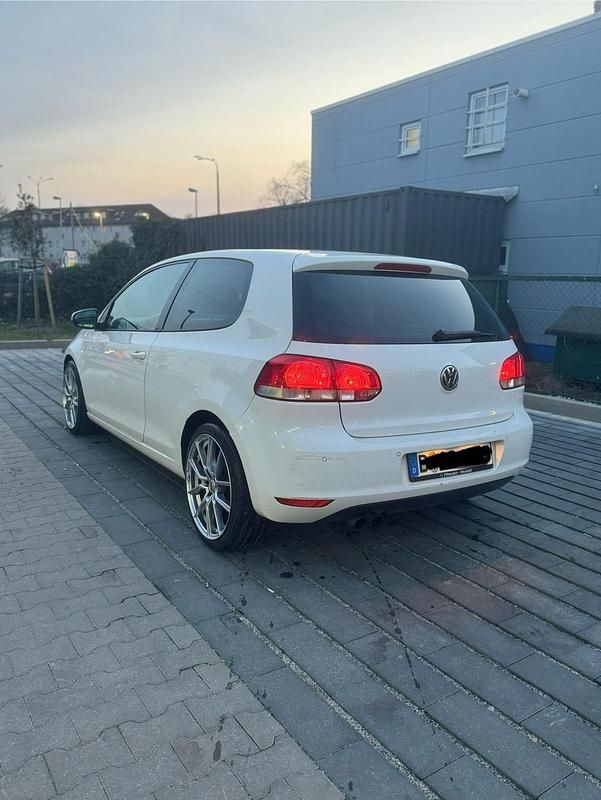 Gebraucht VW Golf 122 PS (89 kW) 2009 Weiß Coupé