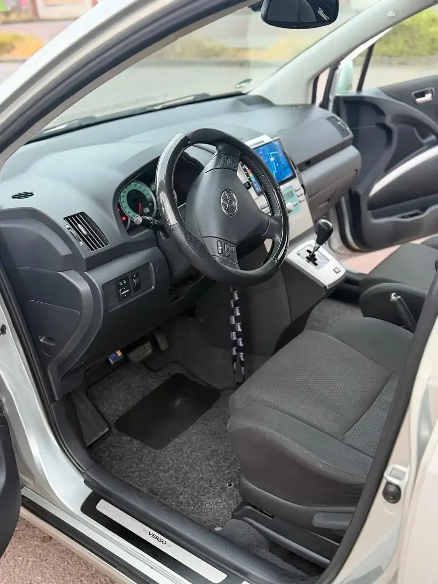 Gebraucht Toyota Corolla Verso 125 PS (91 kW) 2006 Silber Van / Kleinbus
