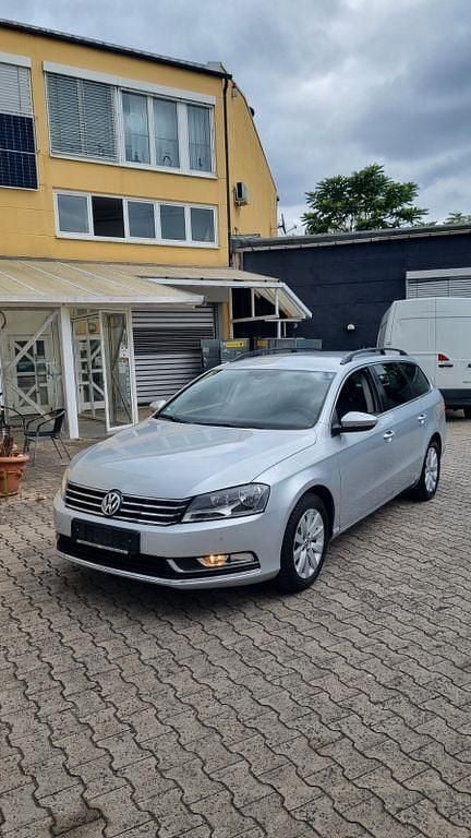 Silber Gebraucht 2012 VW Passat Comfortline Kombi | 6.199 € (Fairer Preis) - Bild 1/4