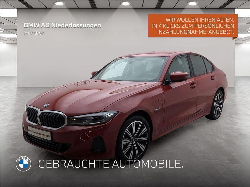 Rot Gebraucht 2022 BMW 330e Limousine | 33.701 € (Superpreis) - Bild 1/4