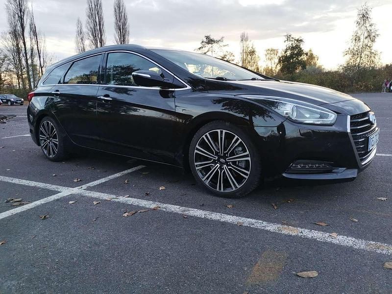 Schwarz Gebraucht 2015 Hyundai i40 Premium Kombi | 9.990 € (Fairer Preis) - Bild 1/4