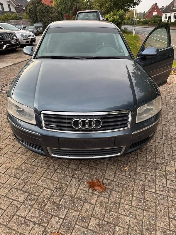 Blau Gebraucht 2004 Audi A8 Limousine | 6.500 € (Superpreis) - Bild 1/4