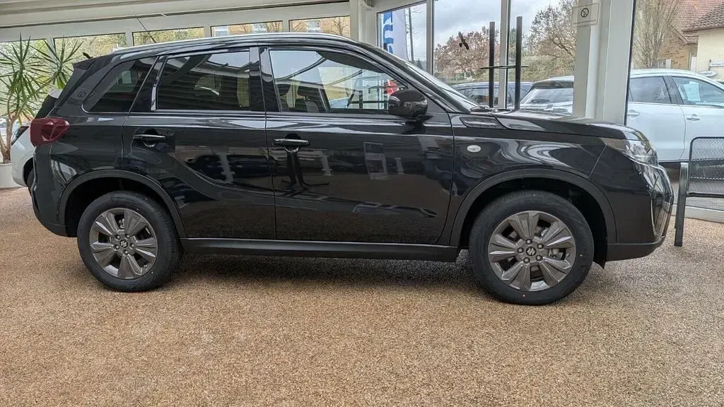 Neu Suzuki Vitara Comfort 129 PS (94 kW) 2025 Schwarz SUV