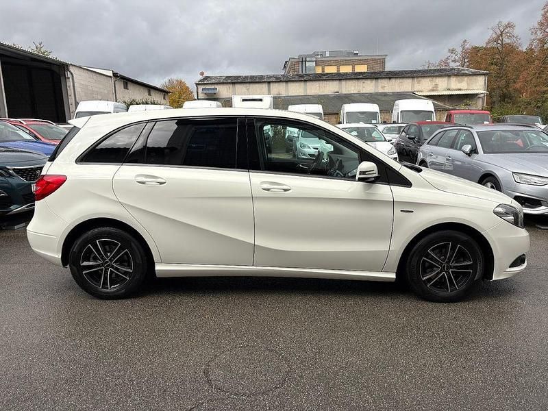 Gebraucht Mercedes B180 122 PS (89 kW) 2013 Weiß Van / Kleinbus