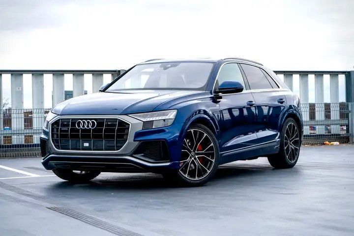 Blau Gebraucht 2018 Audi Q8 Ambiente SUV | 46.600 € (Fairer Preis) - Bild 1/4