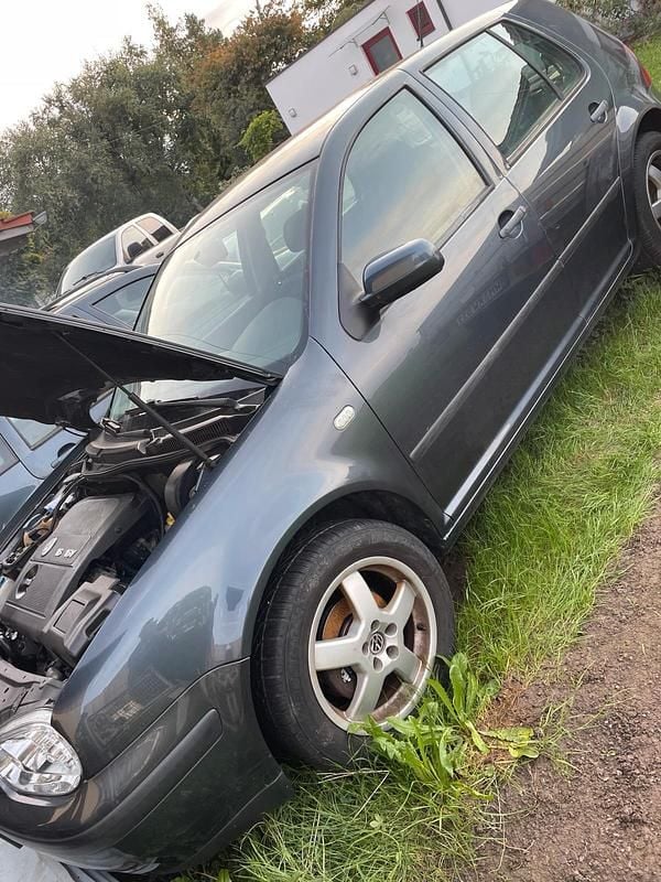 Grau Gebraucht 2000 VW Golf IV Limousine | 500 € (Superpreis) - Bild 1/4