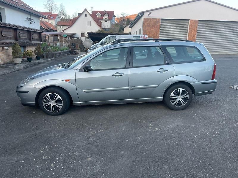 Gebraucht Ford Focus Ghia 116 PS (85 kW) 2003 Silber Kombi