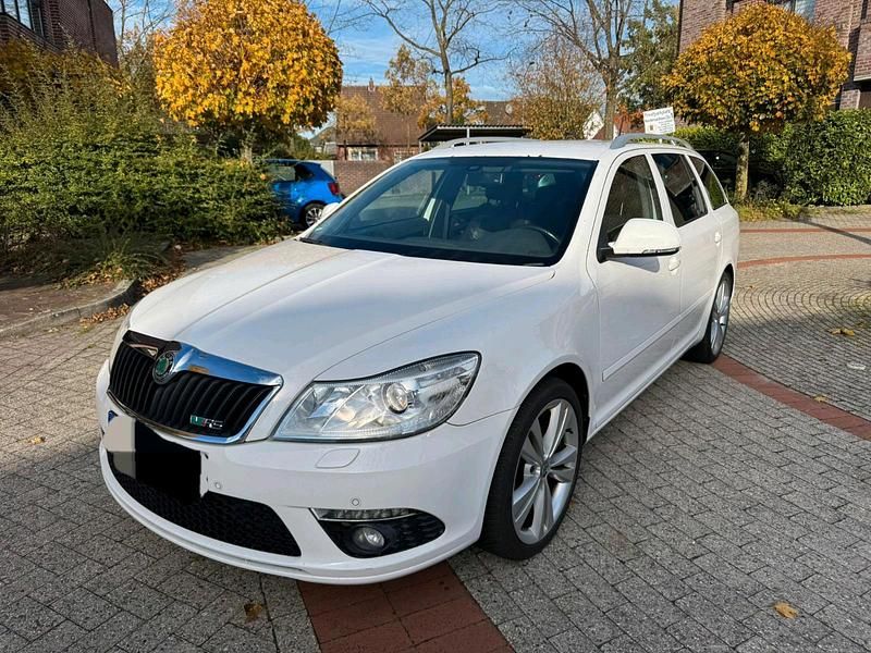 Weiß Gebraucht 2012 Skoda Octavia vRS Kombi | 4.800 € (Superpreis) - Bild 1/4