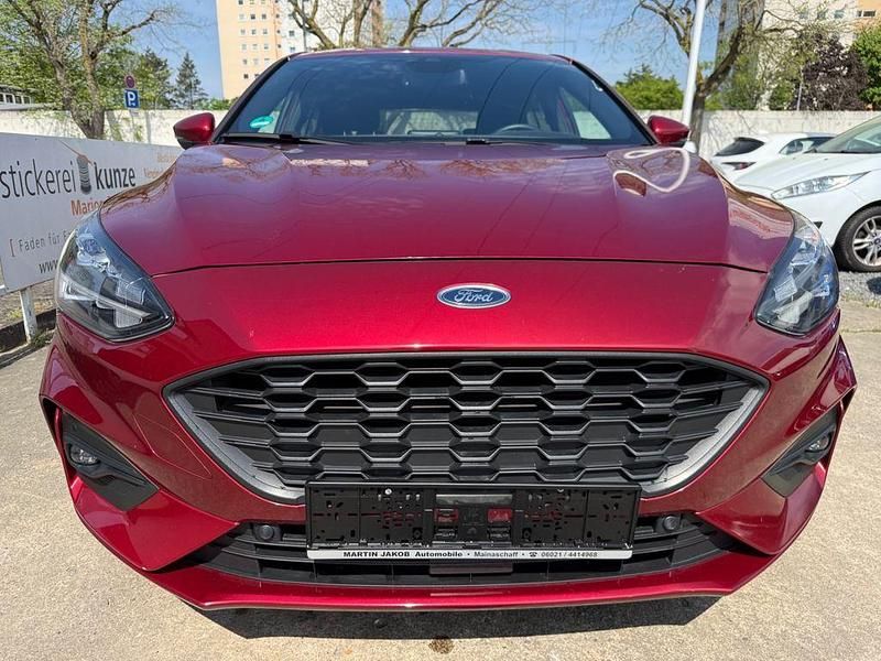 Gebraucht Ford Focus ST-Line 182 PS (133 kW) 2018 Rot Limousine