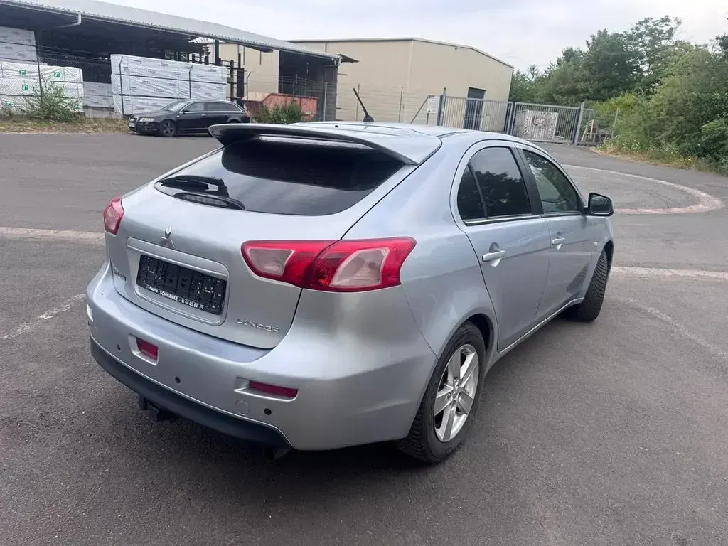 Gebraucht Mitsubishi Lancer Sportback Invite 140 PS (102 kW) 2010 Silber Limousine