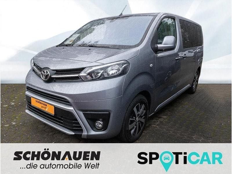 Silber Gebraucht 2025 Toyota Proace Verso Comfort Kombi | 32.450 € (Superpreis) - Bild 1/4