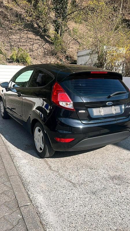Gebraucht Ford Fiesta 101 PS (74 kW) 2013 Schwarz Kleinwagen