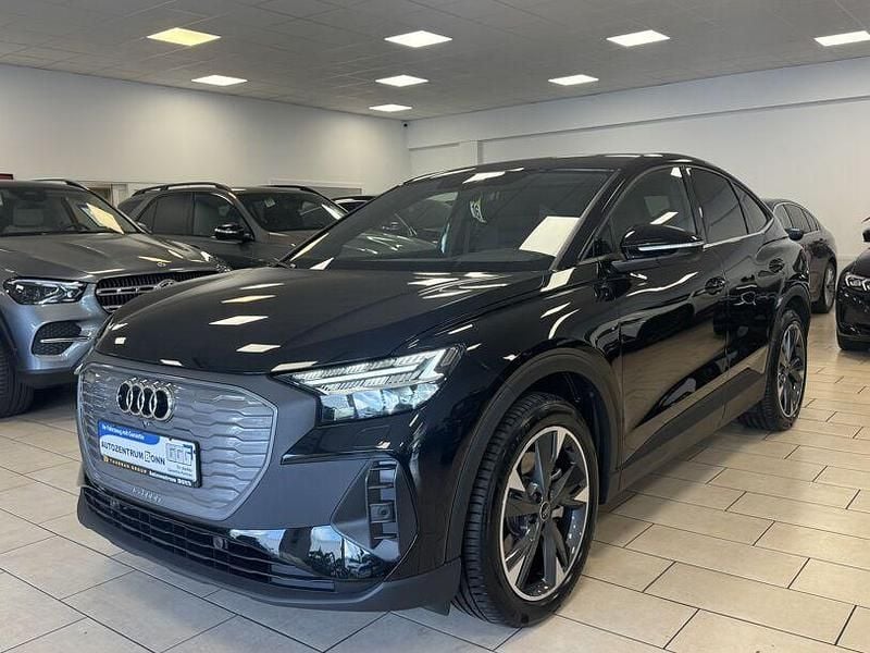 Schwarz mythosschwarz metallic Gebraucht 2024 Audi Q4 e-tron S-Line SUV | 45.000 € (Guter Preis) - Bild 1/4