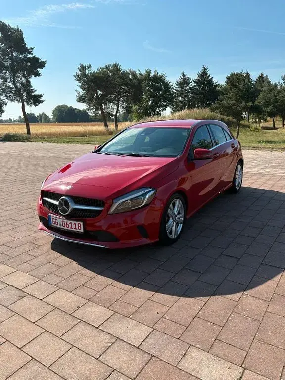 Gebraucht Mercedes A220 184 PS (135 kW) 2016 Rot Kleinwagen