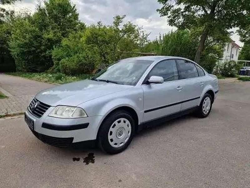 Reflexsilber metallic Gebraucht 2003 VW Passat Family Limousine | 1.500 € (Guter Preis) - Bild 1/4