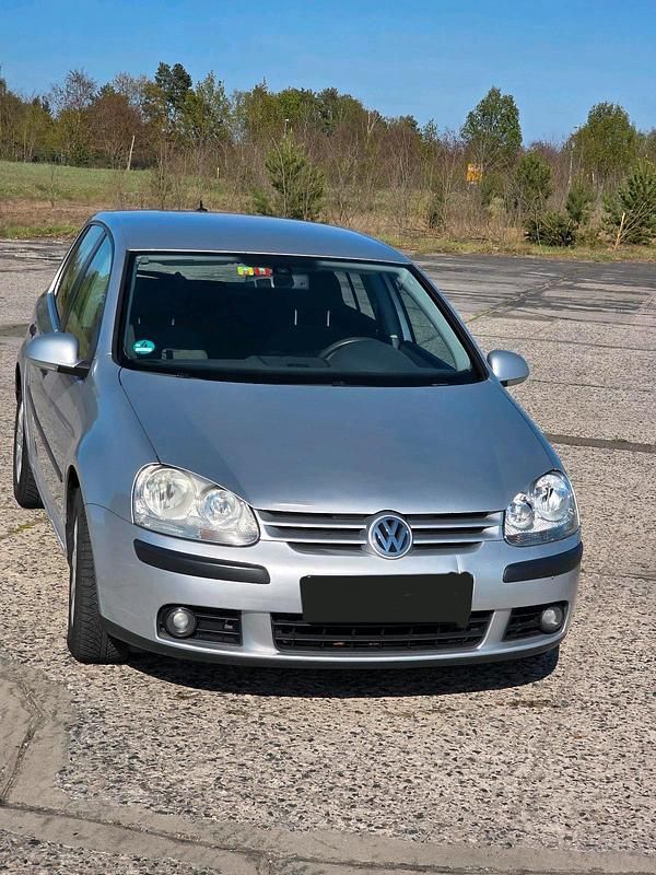 Second-hand VW Golf 140 CP (102 kW) 2004 Argintiu Coupe