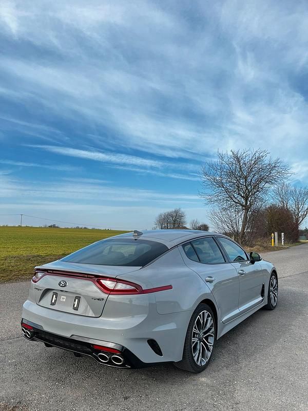 Gebraucht Kia Stinger GT-Line 245 PS (180 kW) 2020 Grau Kleinwagen