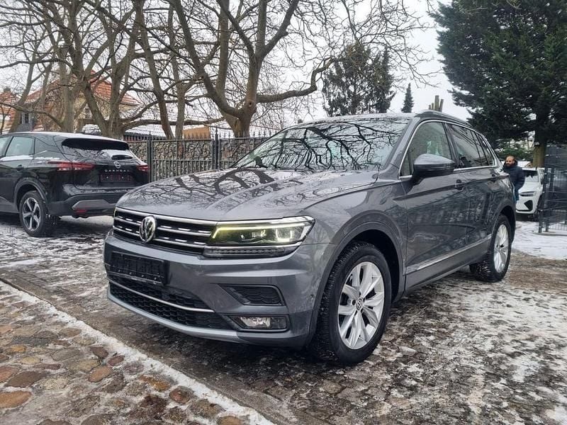 Grau Gebraucht 2020 VW Tiguan Highline SUV | 18.900 € - Bild 1/4