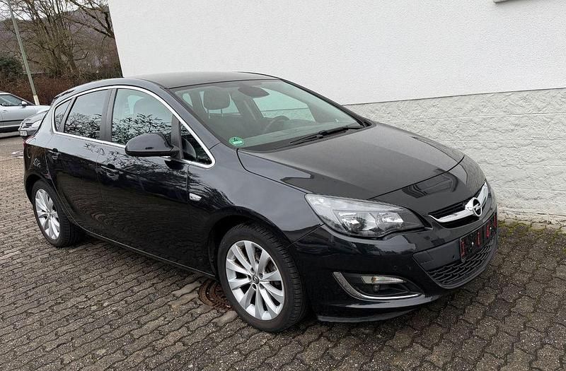 Gebraucht Opel Astra Active 140 PS (102 kW) 2013 Graphitschwarz/carbon flash/mi Limousine