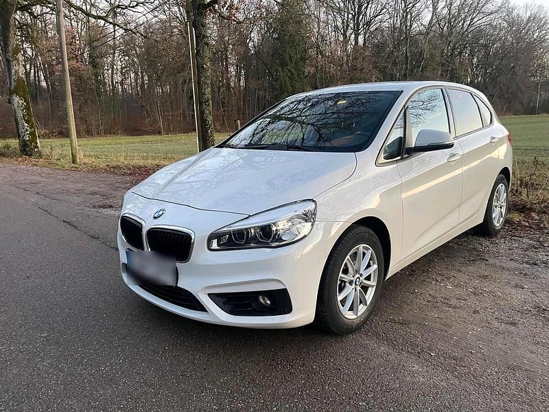 Weiß Gebraucht 2014 BMW 218 Limousine | 14.500 € (Fairer Preis) - Bild 1/4