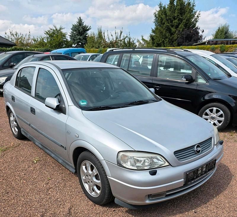 Silber Gebraucht 2002 Opel Astra Limousine | 2.599 € (Teuer) - Bild 1/4