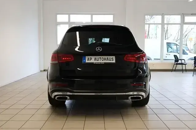 Gebraucht Mercedes GLC300 AMG line 258 PS (189 kW) 2018 Obsidianschwarz SUV