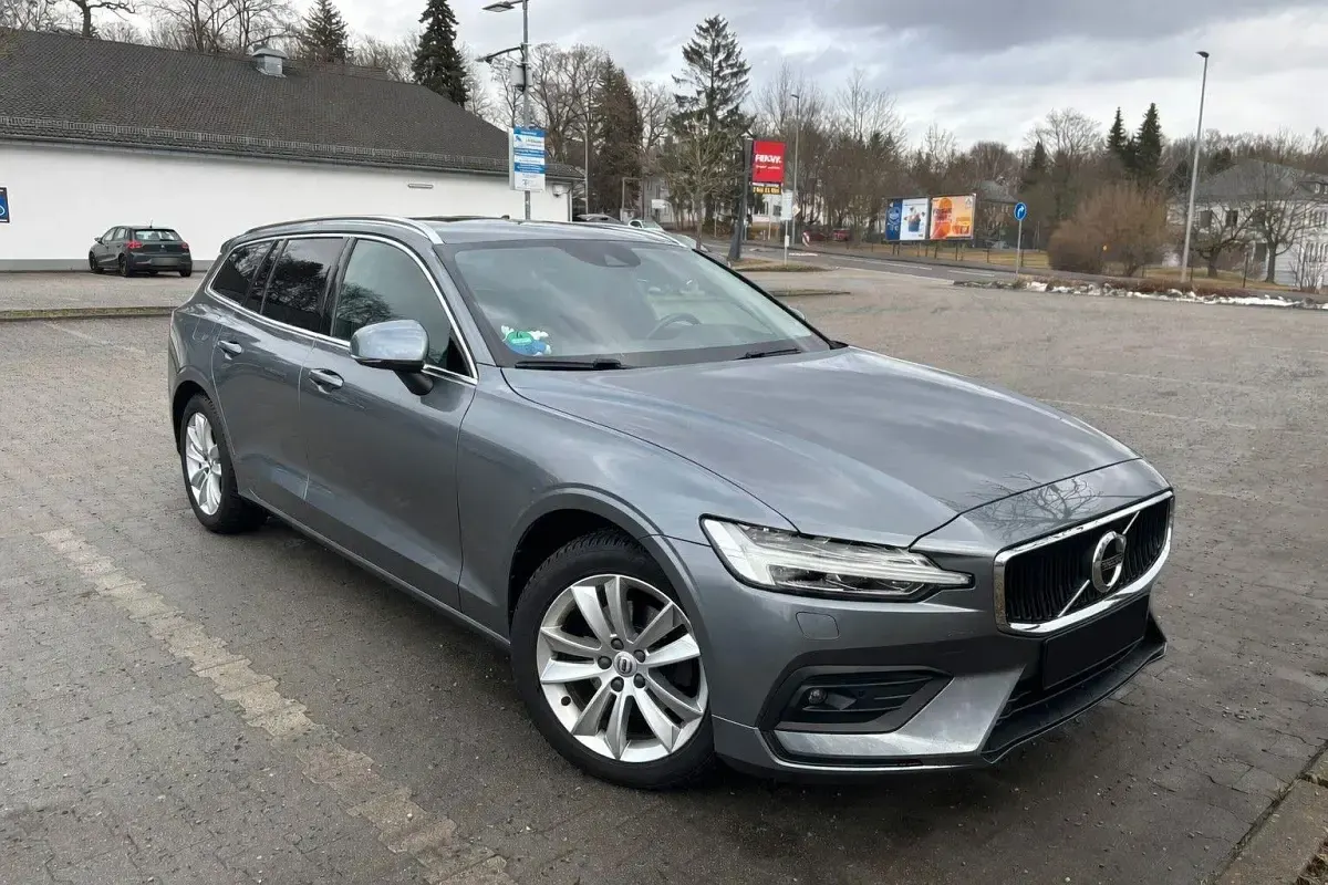 Gebraucht Volvo V60 Momentum 150 PS (110 kW) 2018 Grau Kombi