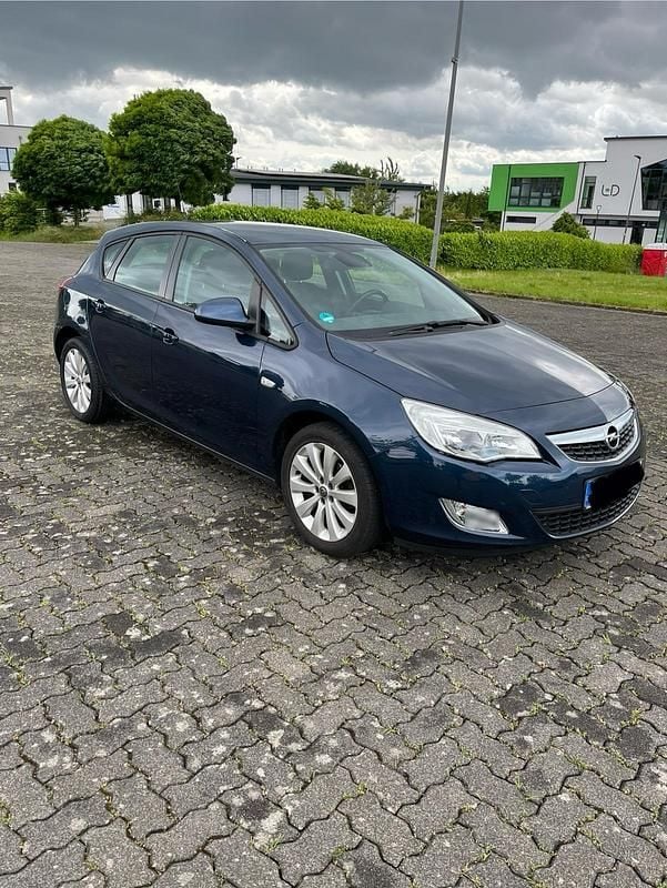 Gebraucht Opel Astra 116 PS (85 kW) 2010 Blau Limousine
