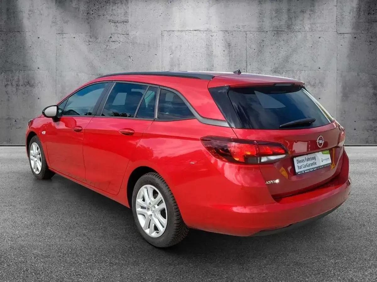Usata Opel Astra Edition 122 CV (89 kW) 2022 Rosso Utilitaria