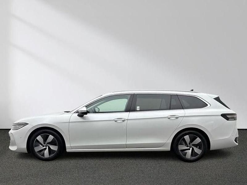 Gebraucht VW Passat Elegance 150 PS (110 kW) 2025 Weiß Limousine