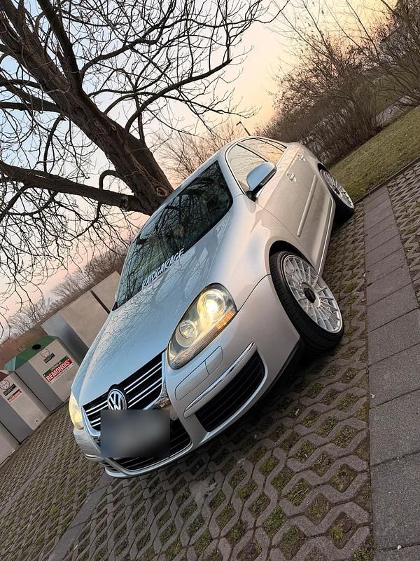 Gebraucht VW Jetta 115 PS (84 kW) 2005 Silber Limousine