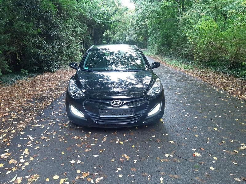 Schwarz Gebraucht 2012 Hyundai i30 Style Limousine | 4.500 € (Guter Preis) - Bild 1/4