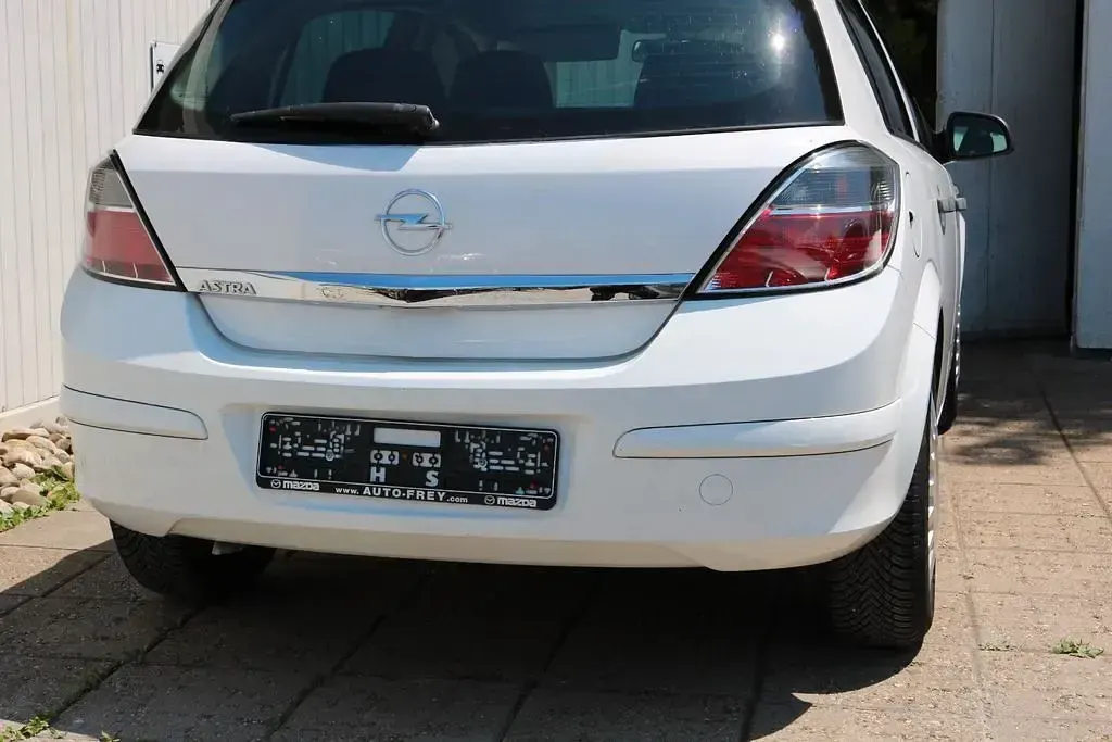 Gebraucht Opel Astra Edition 140 PS (102 kW) 2009 Weiß Limousine