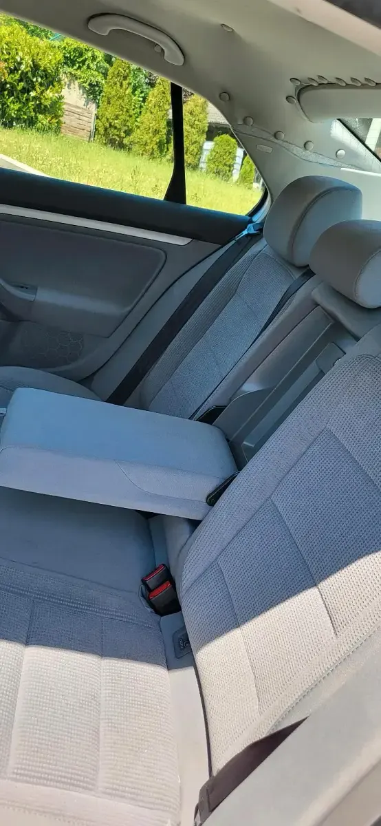 Używany VW Jetta 105 KM (77 kW) 2006 Srebrny Sedan/Limuzyna