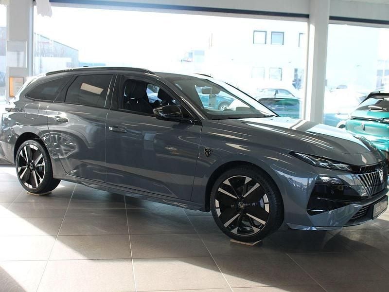 Neu Peugeot 308 SW GT 145 PS (106 kW) 2026 Grau Kombi