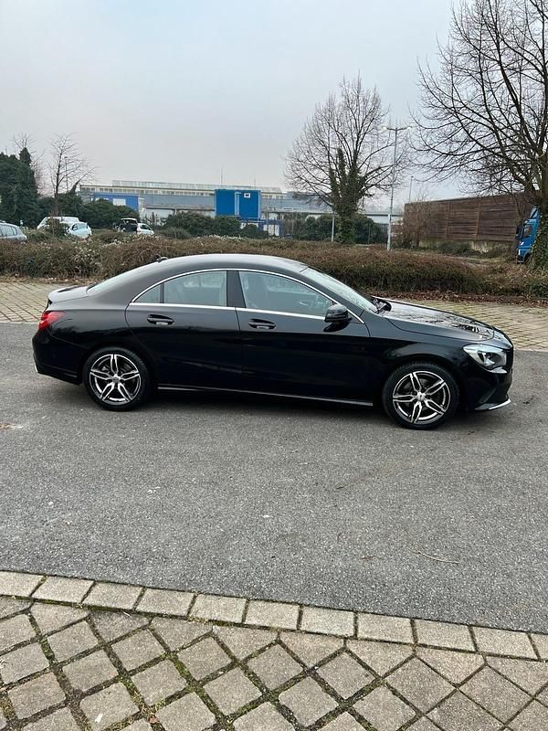 Schwarz Gebraucht 2017 Mercedes CLA200 Limousine | 14.799 € (Fairer Preis) - Bild 1/4
