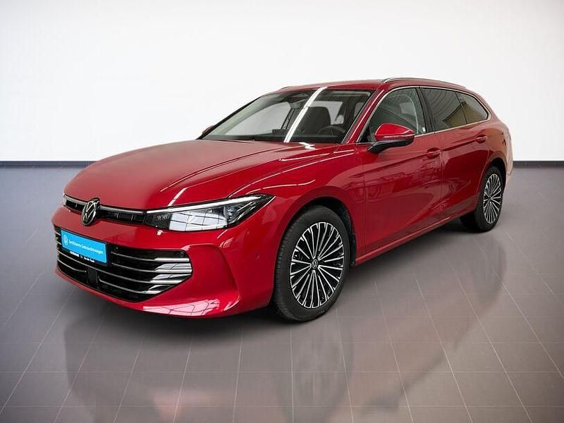 Gebraucht VW Passat Elegance 150 PS (110 kW) 2025 Rot Kombi