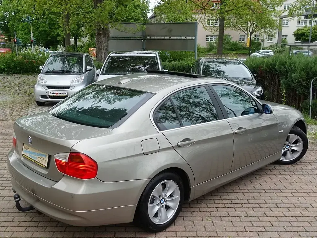 Gebraucht BMW 320 170 PS (125 kW) 2009 Grau Limousine