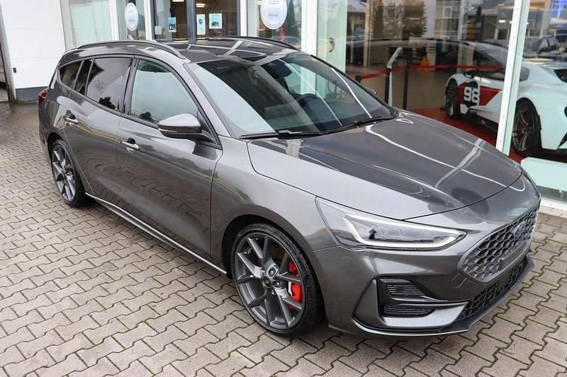 Neu Ford Focus ST 280 PS (205 kW) 2026 Grau Limousine