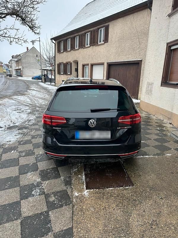 Gebraucht VW Passat Highline 239 PS (175 kW) 2015 Schwarz Kombi